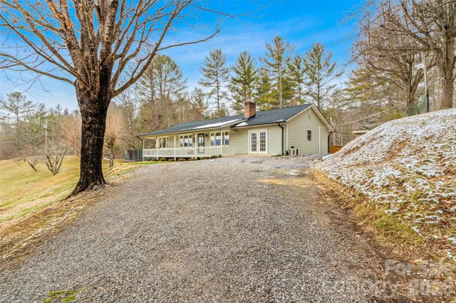 101 Hunters Ridge Road, Burnsville, NC 28714