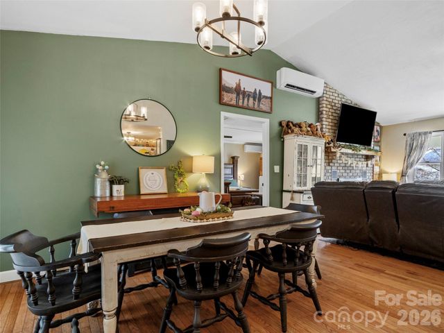 101 Hunters Ridge Road, Burnsville, NC 28714