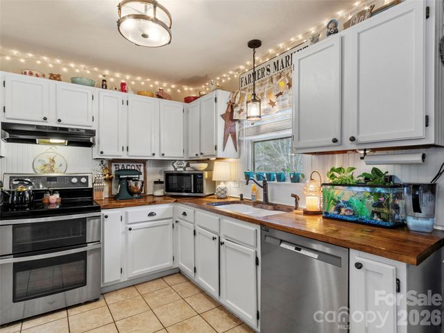 101 Hunters Ridge Road, Burnsville, NC 28714