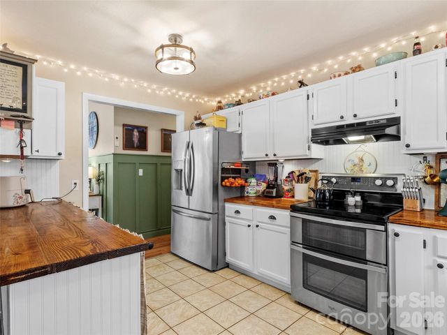 101 Hunters Ridge Road, Burnsville, NC 28714