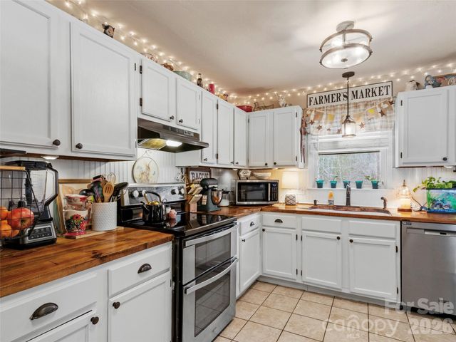 101 Hunters Ridge Road, Burnsville, NC 28714