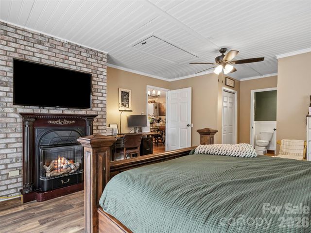 101 Hunters Ridge Road, Burnsville, NC 28714