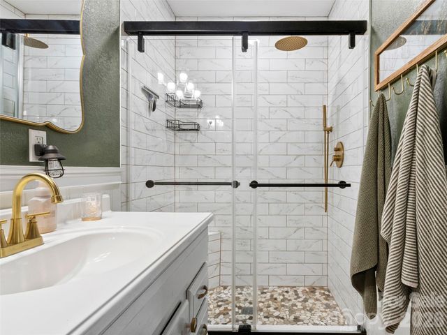 101 Hunters Ridge Road, Burnsville, NC 28714