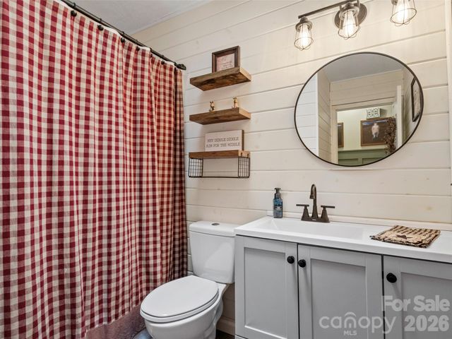 101 Hunters Ridge Road, Burnsville, NC 28714