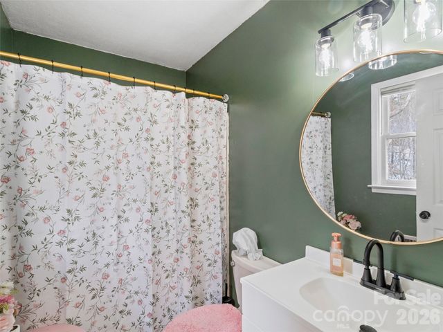 101 Hunters Ridge Road, Burnsville, NC 28714