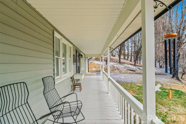 101 Hunters Ridge Road, Burnsville, NC 28714