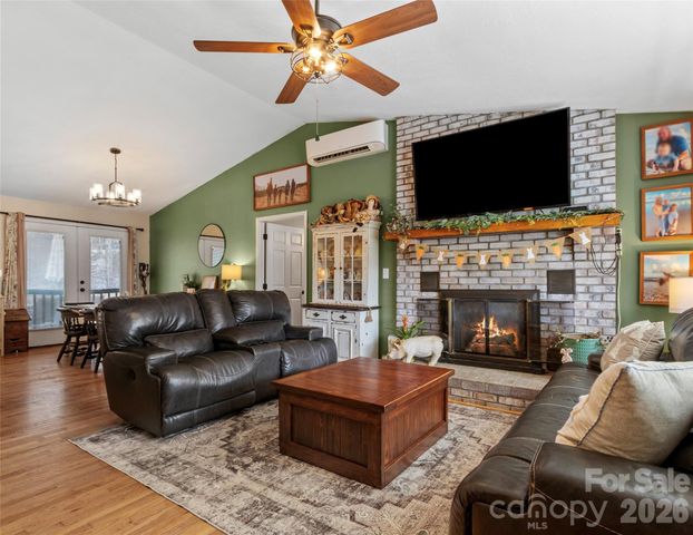 101 Hunters Ridge Road, Burnsville, NC 28714