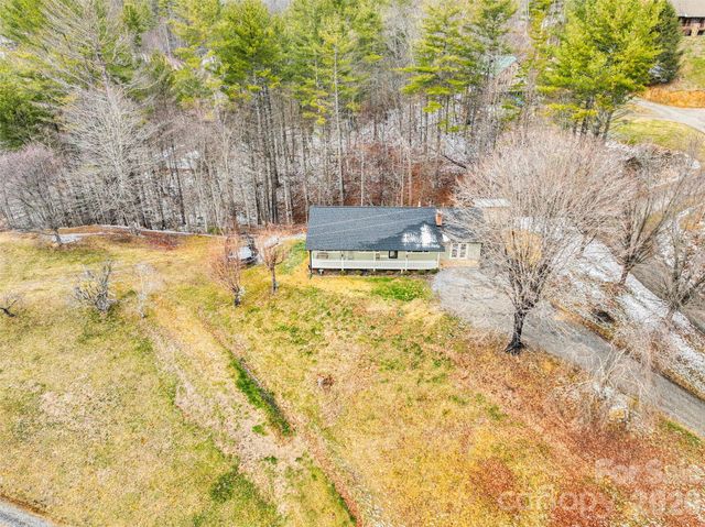 101 Hunters Ridge Road, Burnsville, NC 28714