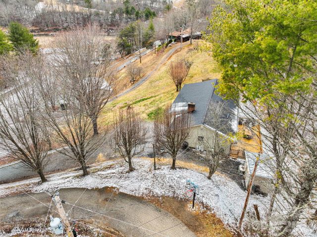 101 Hunters Ridge Road, Burnsville, NC 28714