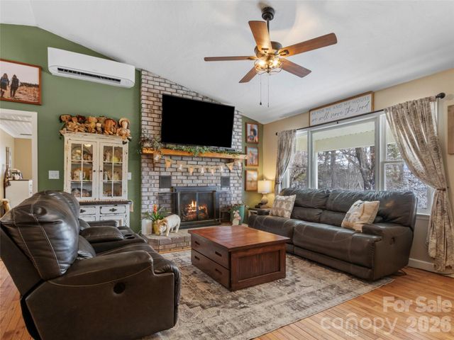 101 Hunters Ridge Road, Burnsville, NC 28714