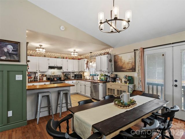 101 Hunters Ridge Road, Burnsville, NC 28714