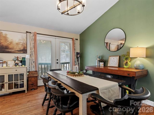 101 Hunters Ridge Road, Burnsville, NC 28714