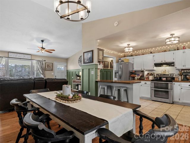 101 Hunters Ridge Road, Burnsville, NC 28714