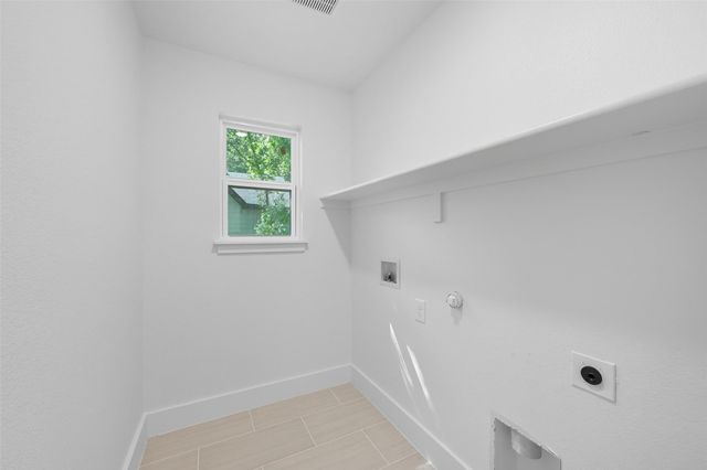 825 W Walker Street, Denison, TX 75020