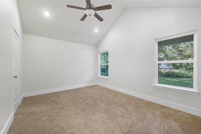 825 W Walker Street, Denison, TX 75020