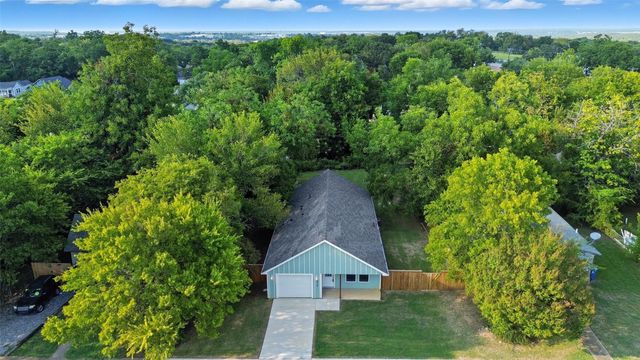 825 W Walker Street, Denison, TX 75020