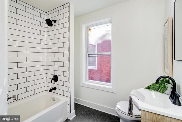 218 E ROSS ST, Lancaster, PA 17602