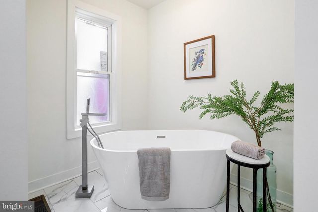 218 E ROSS ST, Lancaster, PA 17602