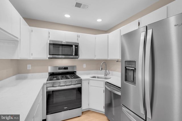 28 AZALEA CT, Lawrence Twp, NJ 08648