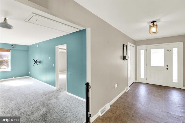 302 S TULPEHOCKEN RD, Reading, PA 19601