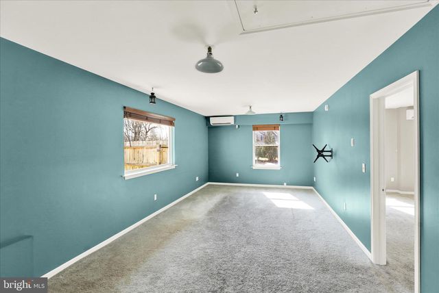 302 S TULPEHOCKEN RD, Reading, PA 19601