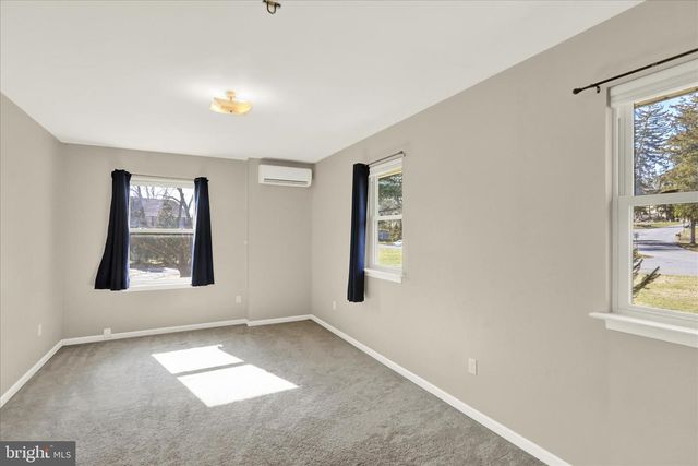 302 S TULPEHOCKEN RD, Reading, PA 19601