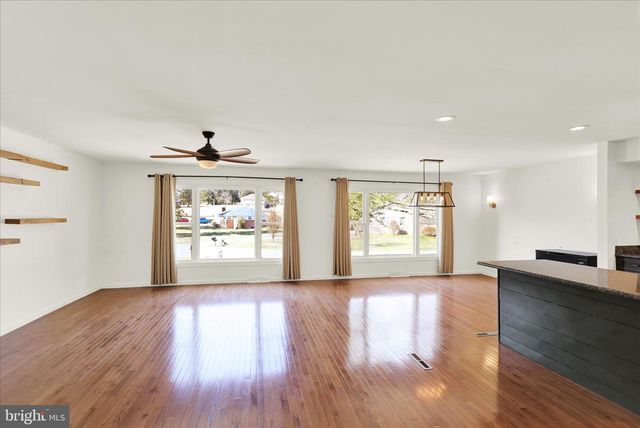 302 S TULPEHOCKEN RD, Reading, PA 19601