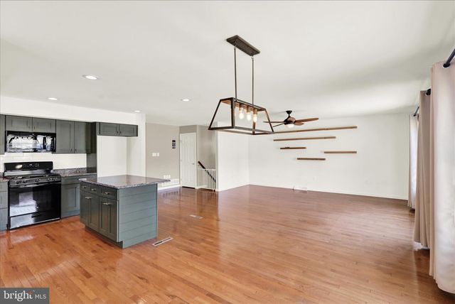 302 S TULPEHOCKEN RD, Reading, PA 19601