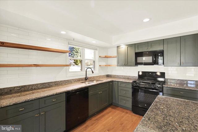 302 S TULPEHOCKEN RD, Reading, PA 19601