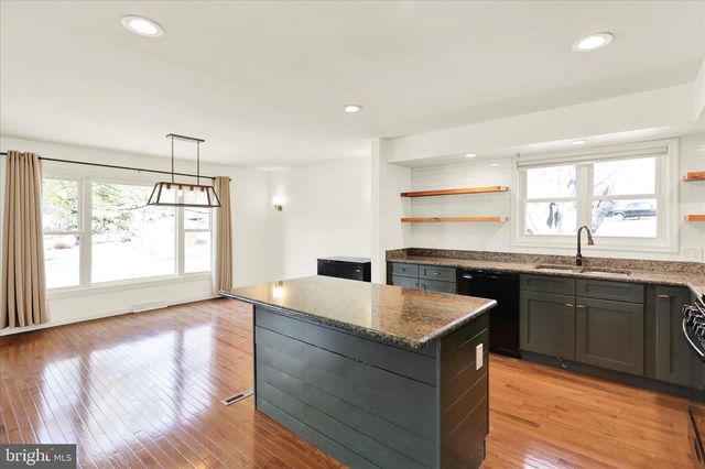 302 S TULPEHOCKEN RD, Reading, PA 19601