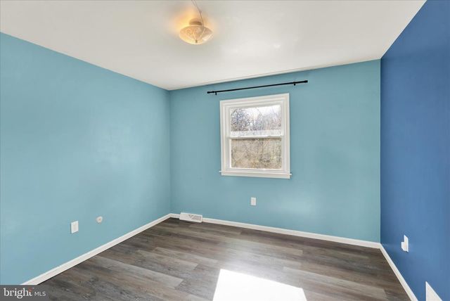 302 S TULPEHOCKEN RD, Reading, PA 19601