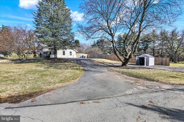 302 S TULPEHOCKEN RD, Reading, PA 19601