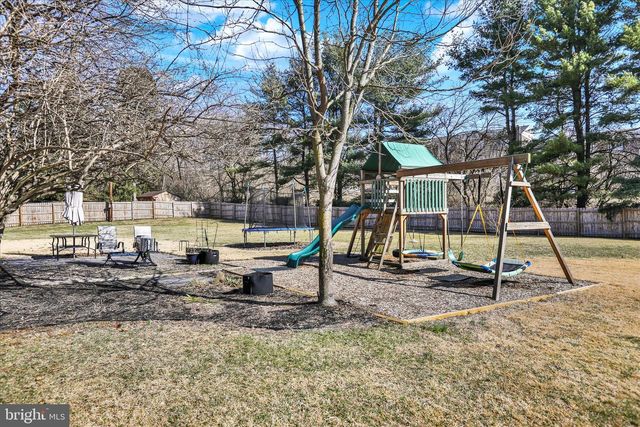 302 S TULPEHOCKEN RD, Reading, PA 19601