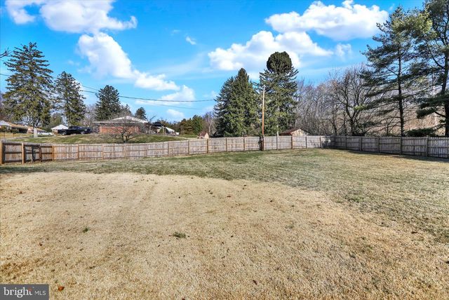 302 S TULPEHOCKEN RD, Reading, PA 19601