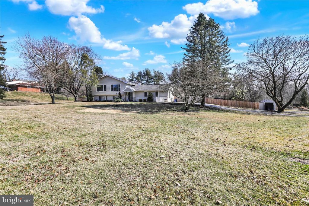 302 S TULPEHOCKEN RD, Reading, PA 19601