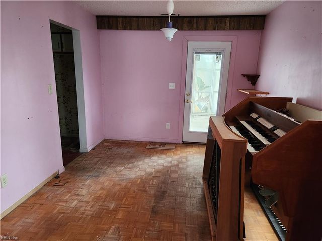 2517 Olympic CT, Virginia Beach, VA 23453
