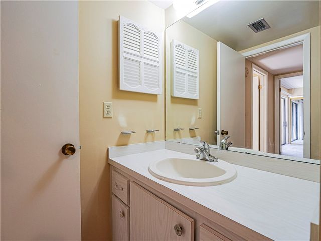 1166 6th Avenue 21D, Vero Beach, FL 32960
