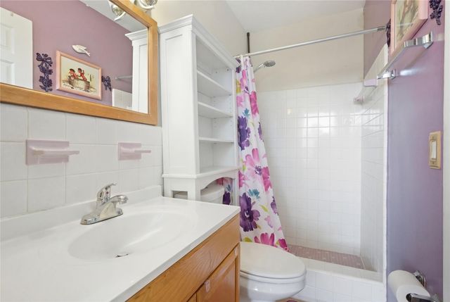 3820 NW 29th Street, Lauderdale Lakes, FL 33311