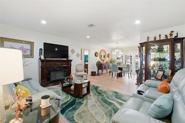 3820 NW 29th Street, Lauderdale Lakes, FL 33311