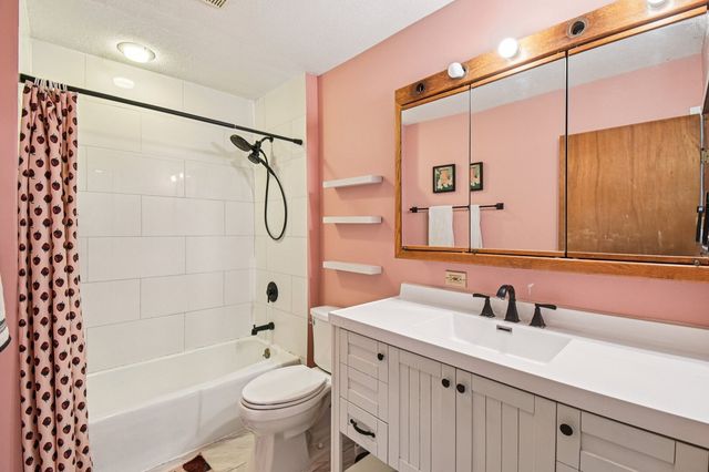 1420 Greenridge Avenue, Algonquin, IL 60102