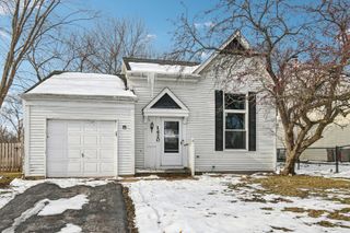 1420 Greenridge Avenue, Algonquin, IL 60102