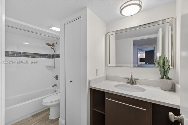 114 1st Lane, Palm Beach Gardens, FL 33418