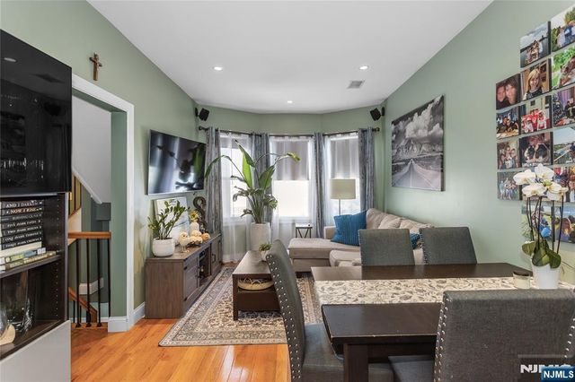 204 Hayward Place, Wallington, NJ 07057