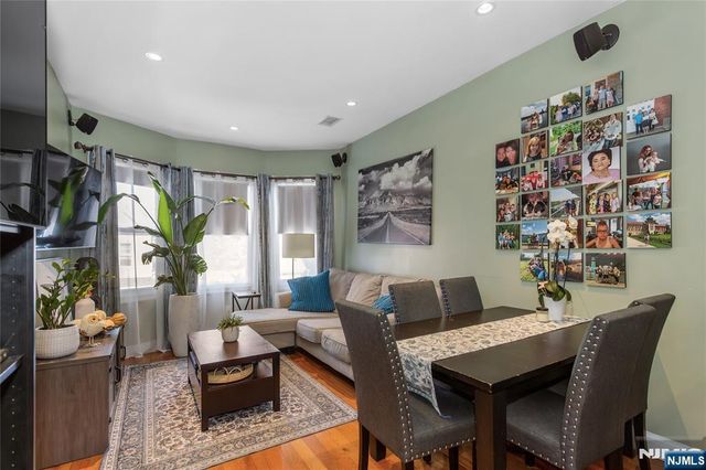 204 Hayward Place, Wallington, NJ 07057