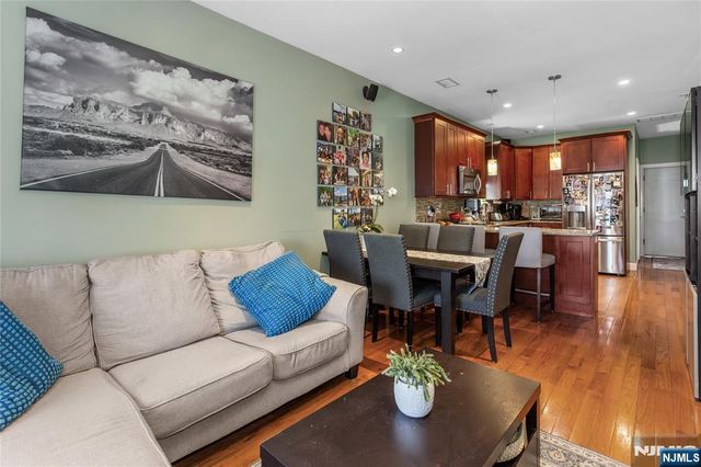 204 Hayward Place, Wallington, NJ 07057