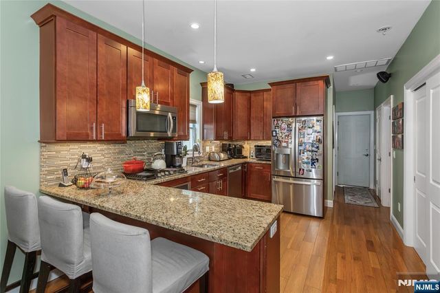 204 Hayward Place, Wallington, NJ 07057