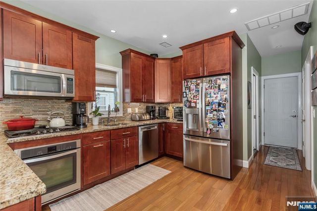 204 Hayward Place, Wallington, NJ 07057