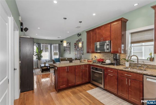 204 Hayward Place, Wallington, NJ 07057