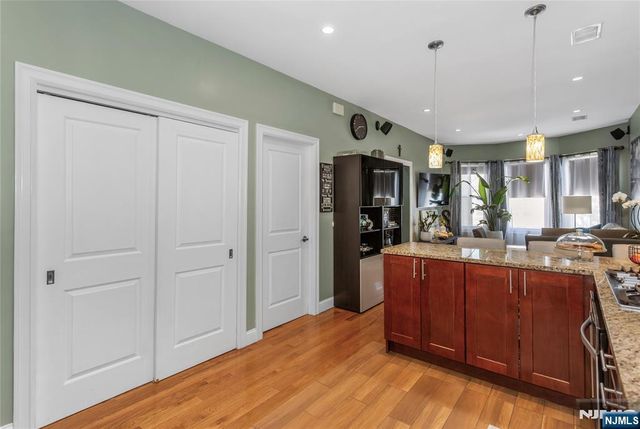 204 Hayward Place, Wallington, NJ 07057