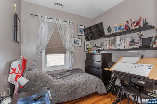 204 Hayward Place, Wallington, NJ 07057